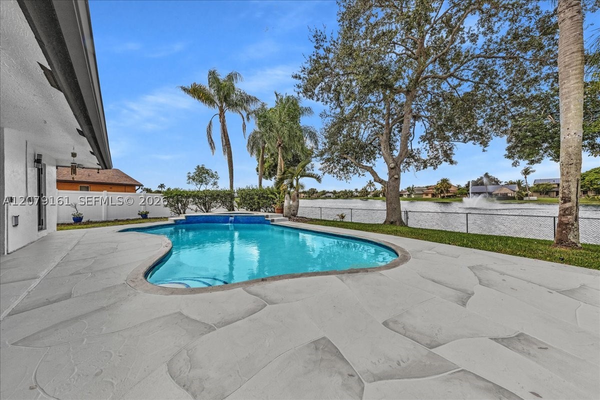 15056 SW 10th St, Sunrise FL 33326