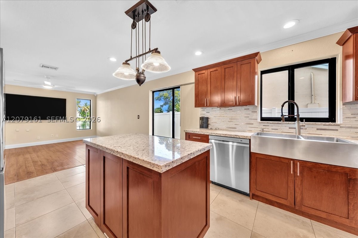 15056 SW 10th St, Sunrise FL 33326