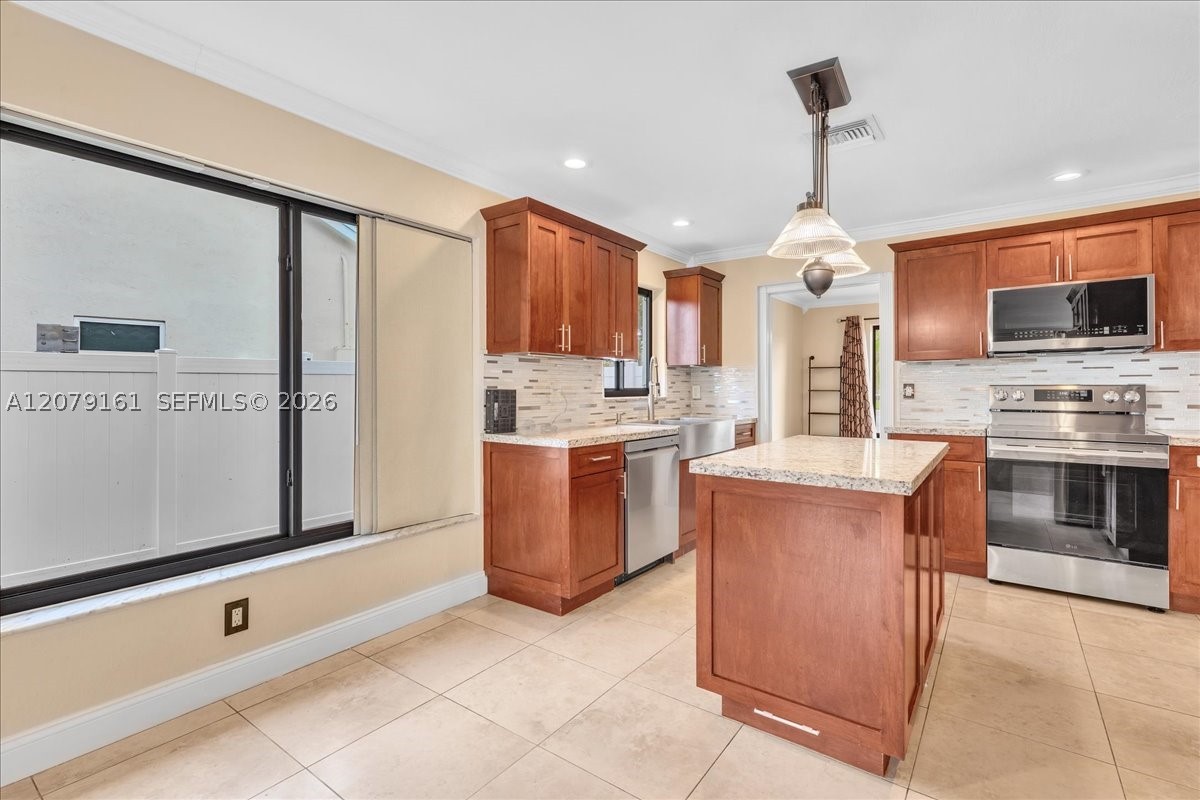 15056 SW 10th St, Sunrise FL 33326