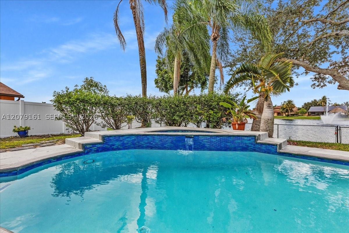15056 SW 10th St, Sunrise FL 33326