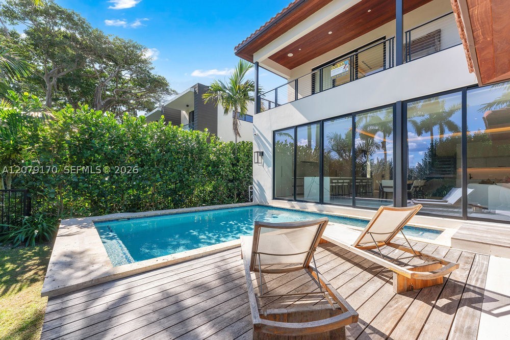 5831 Alton Rd, Miami Beach FL 33140