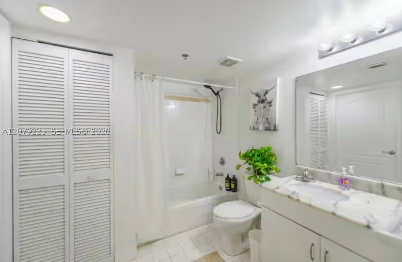 1200 Brickell Bay Dr #3318, Miami FL 33131