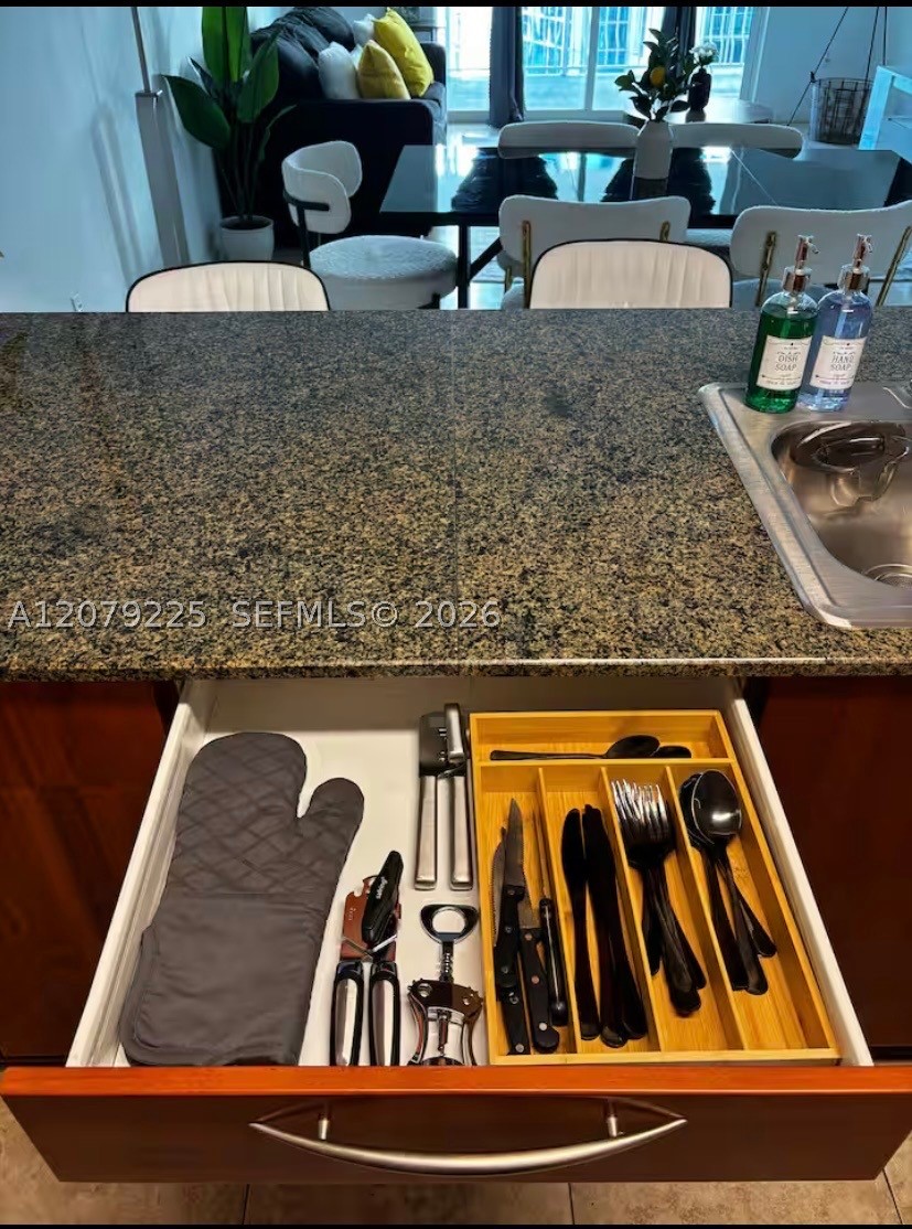 1200 Brickell Bay Dr #3318, Miami FL 33131