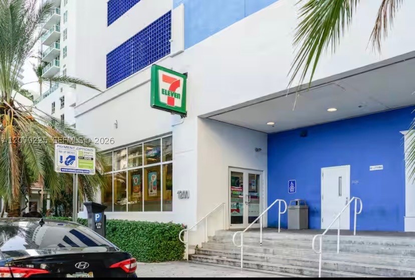 1200 Brickell Bay Dr #3318, Miami FL 33131