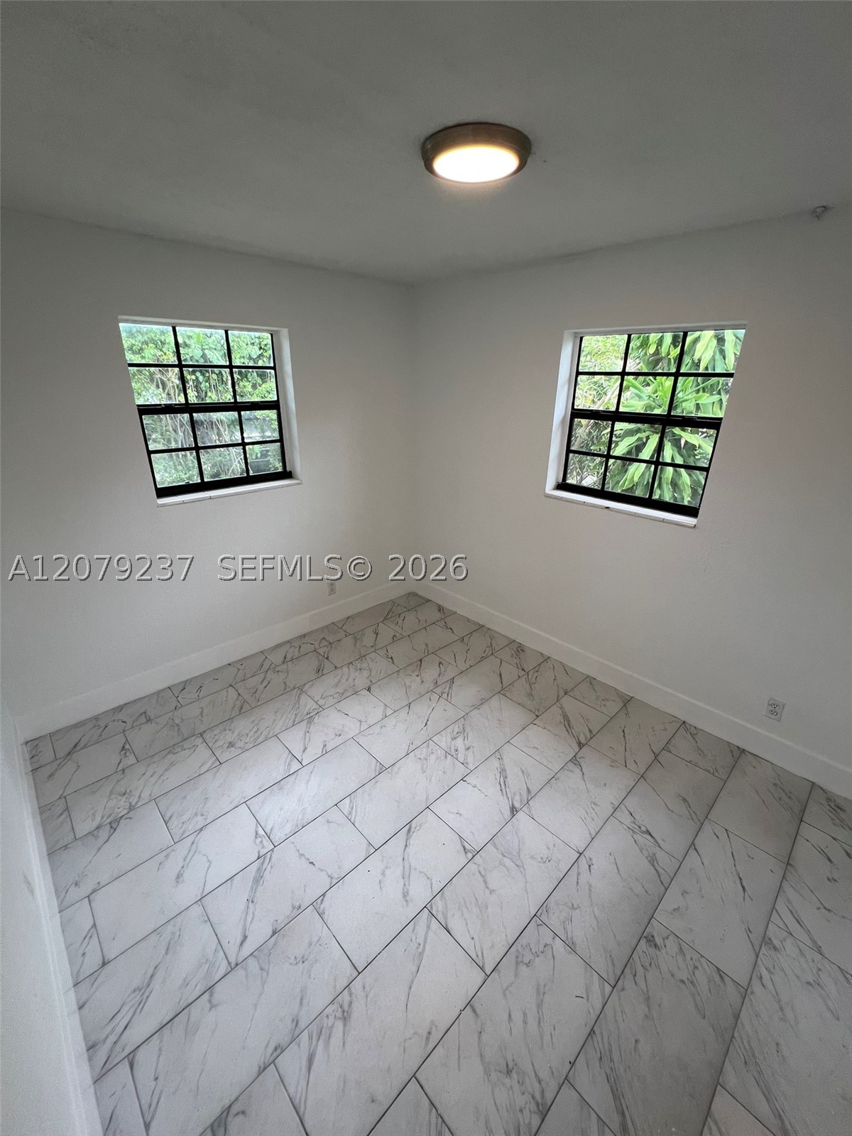 4421 NW 33rd St, Lauderdale Lakes FL 33319