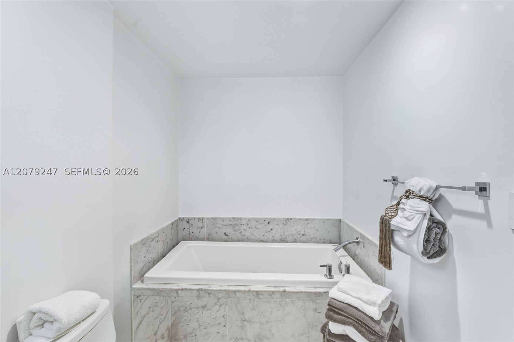 253 NE 2nd St #1007, Miami FL 33132