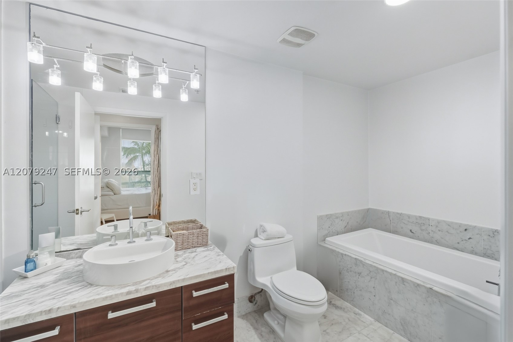 253 NE 2nd St #1007, Miami FL 33132