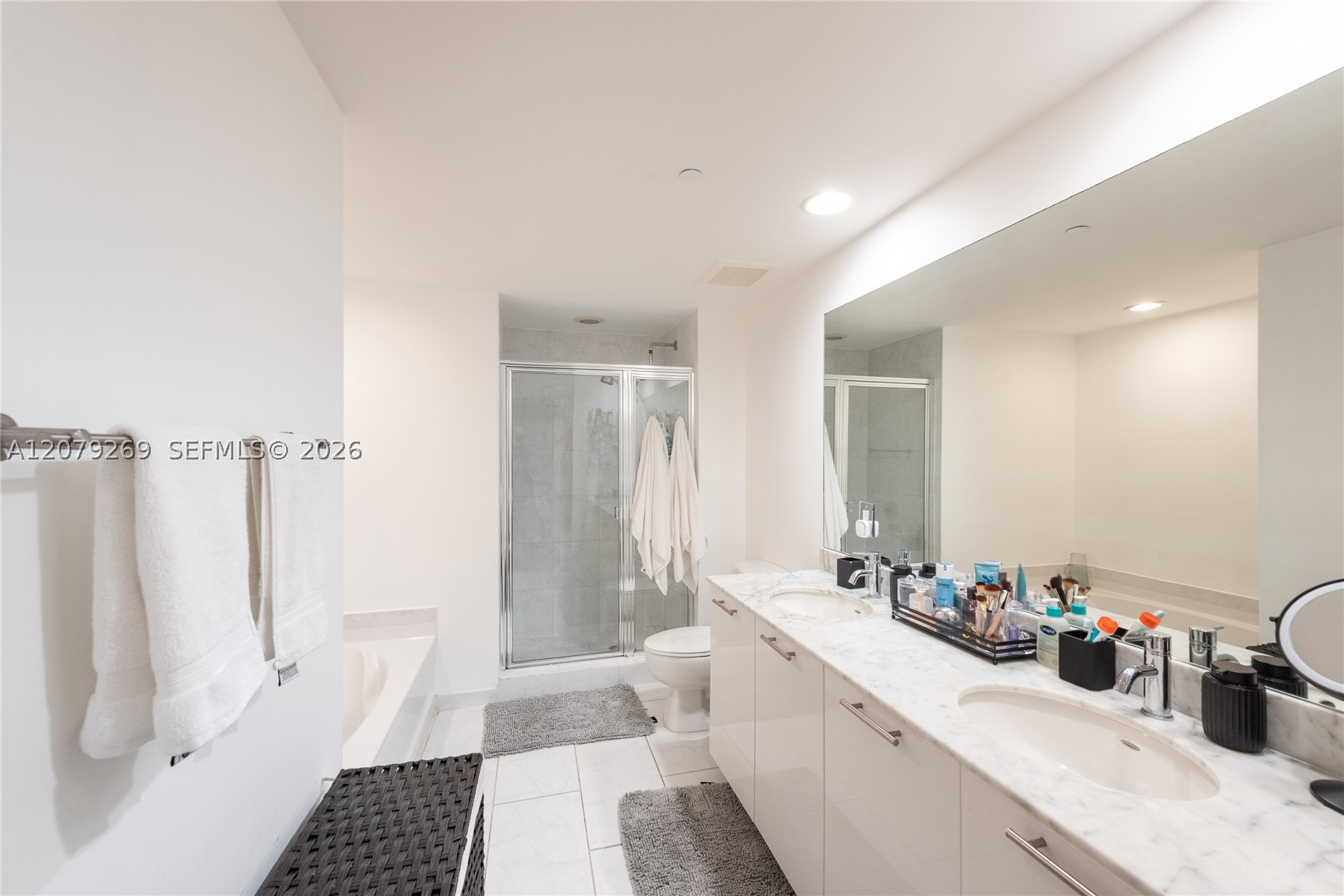 950 Brickell Bay Dr #2304, Miami FL 33131