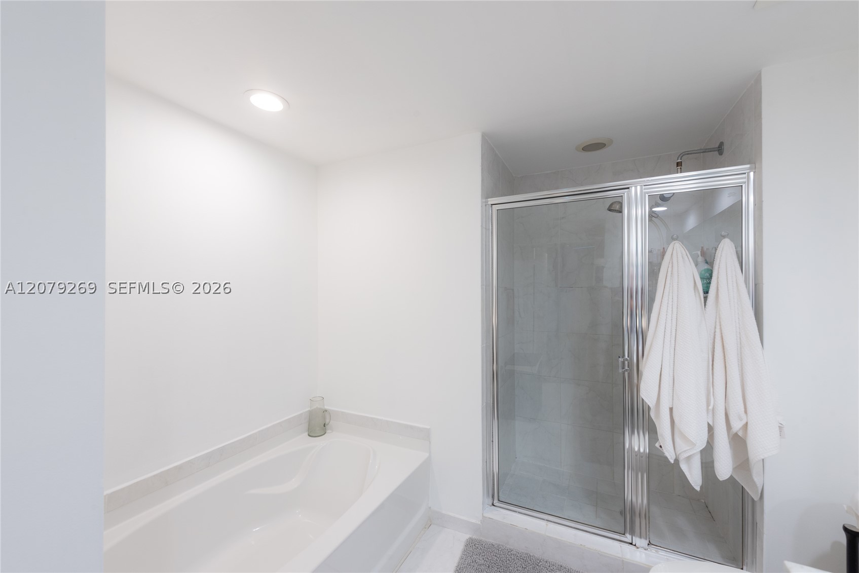 950 Brickell Bay Dr #2304, Miami FL 33131