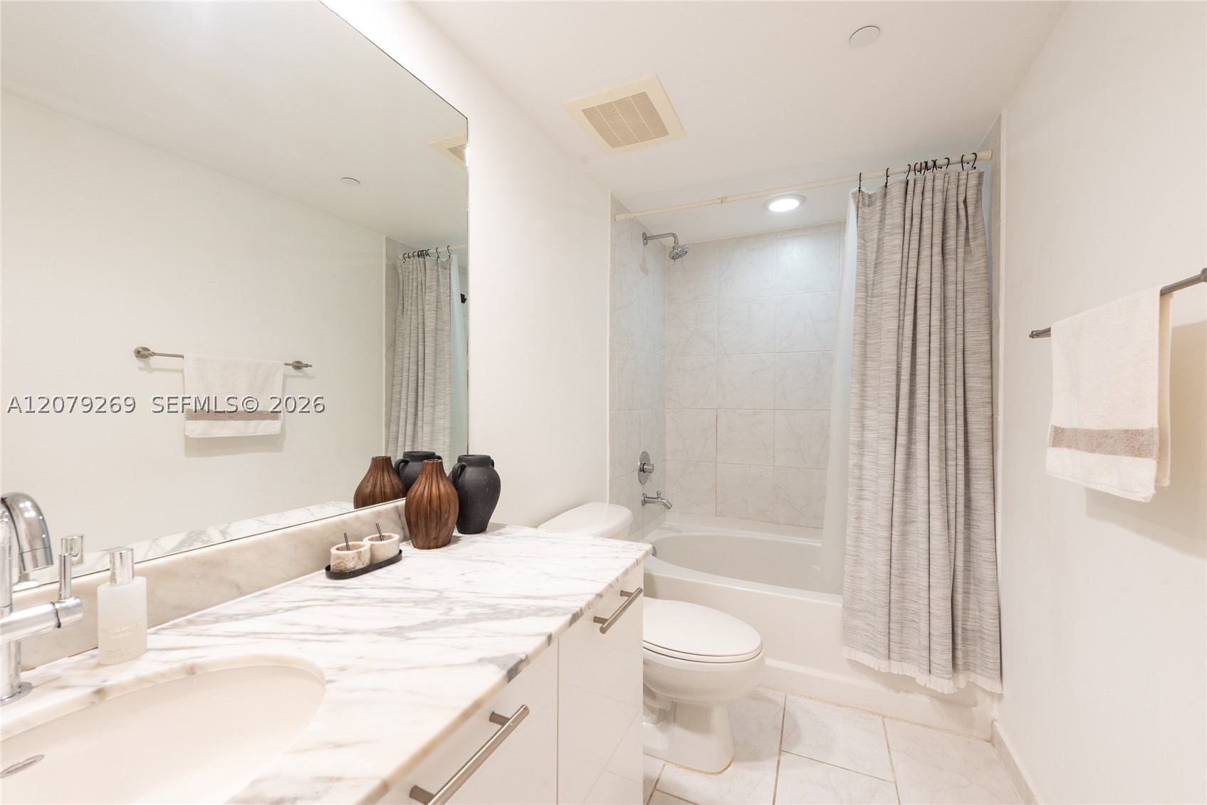 950 Brickell Bay Dr #2304, Miami FL 33131