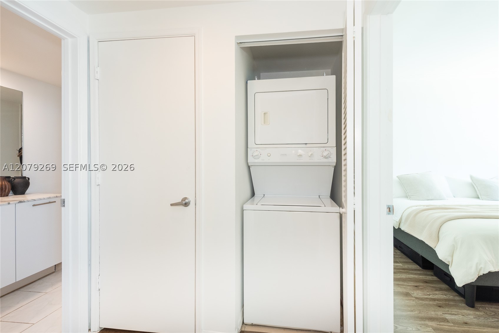 950 Brickell Bay Dr #2304, Miami FL 33131