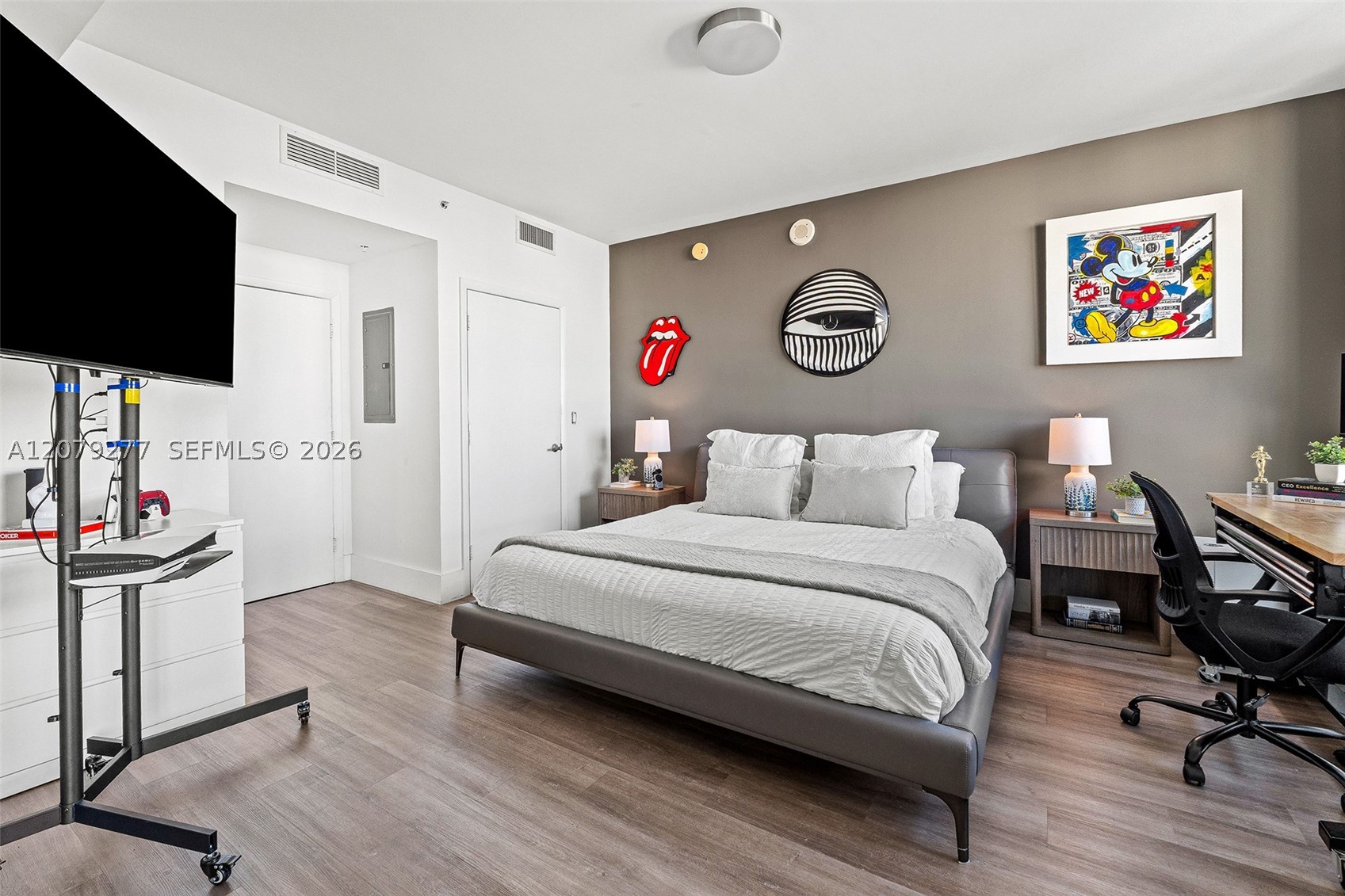90 SW 3rd St #1506, Miami FL 33130