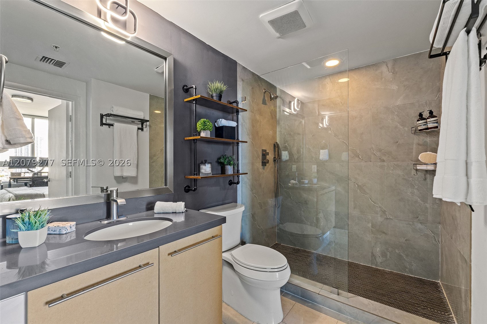 90 SW 3rd St #1506, Miami FL 33130