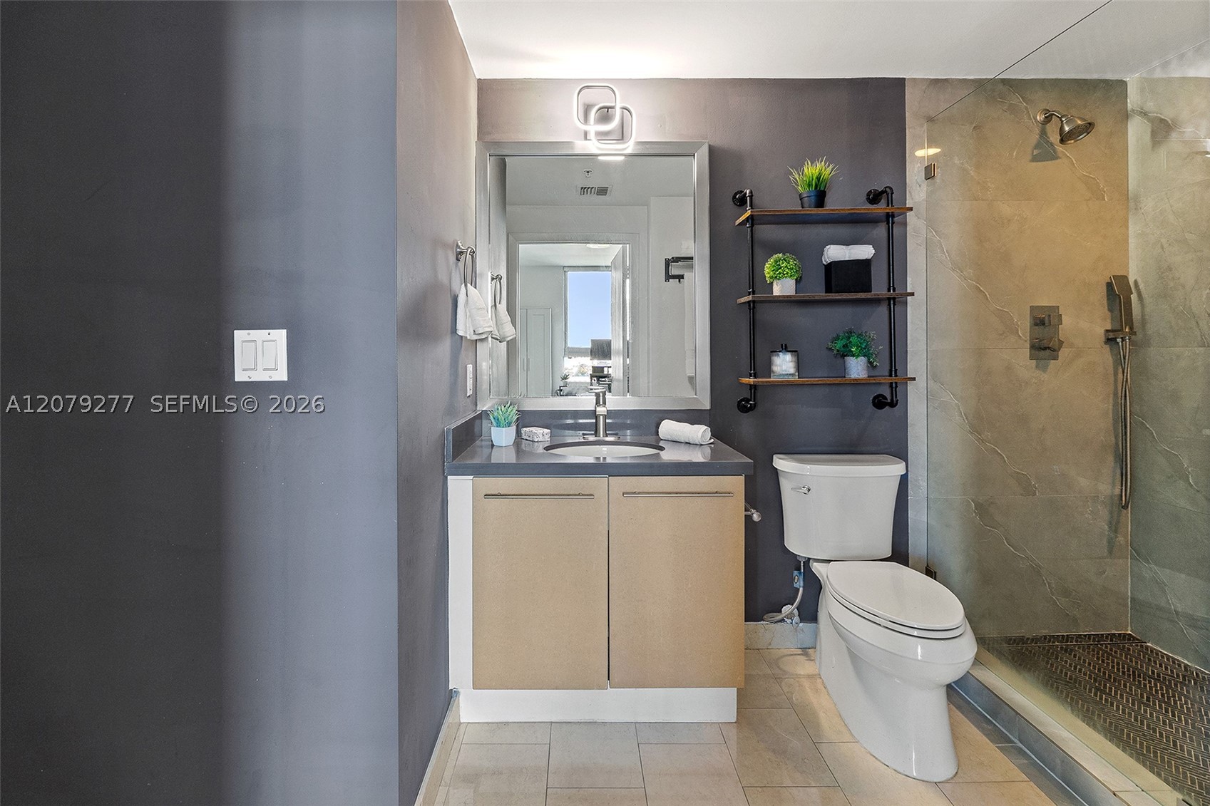 90 SW 3rd St #1506, Miami FL 33130