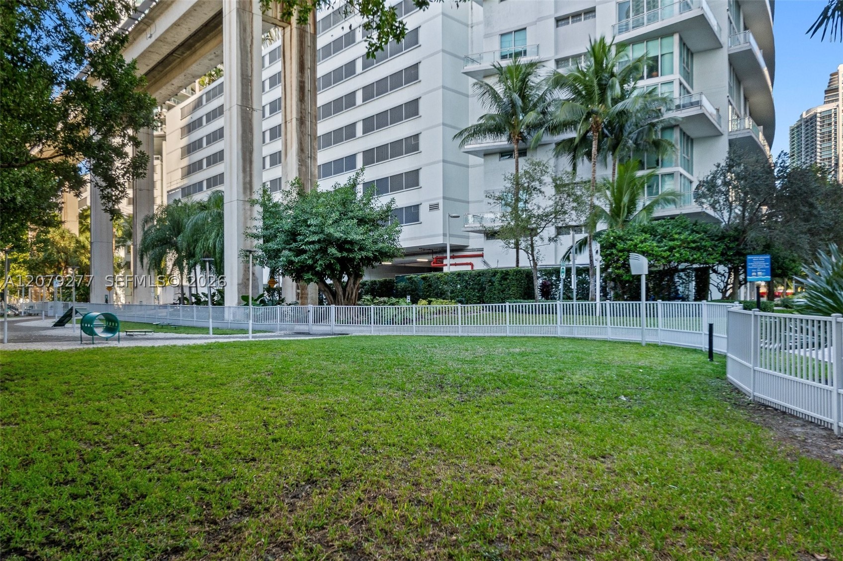 90 SW 3rd St #1506, Miami FL 33130