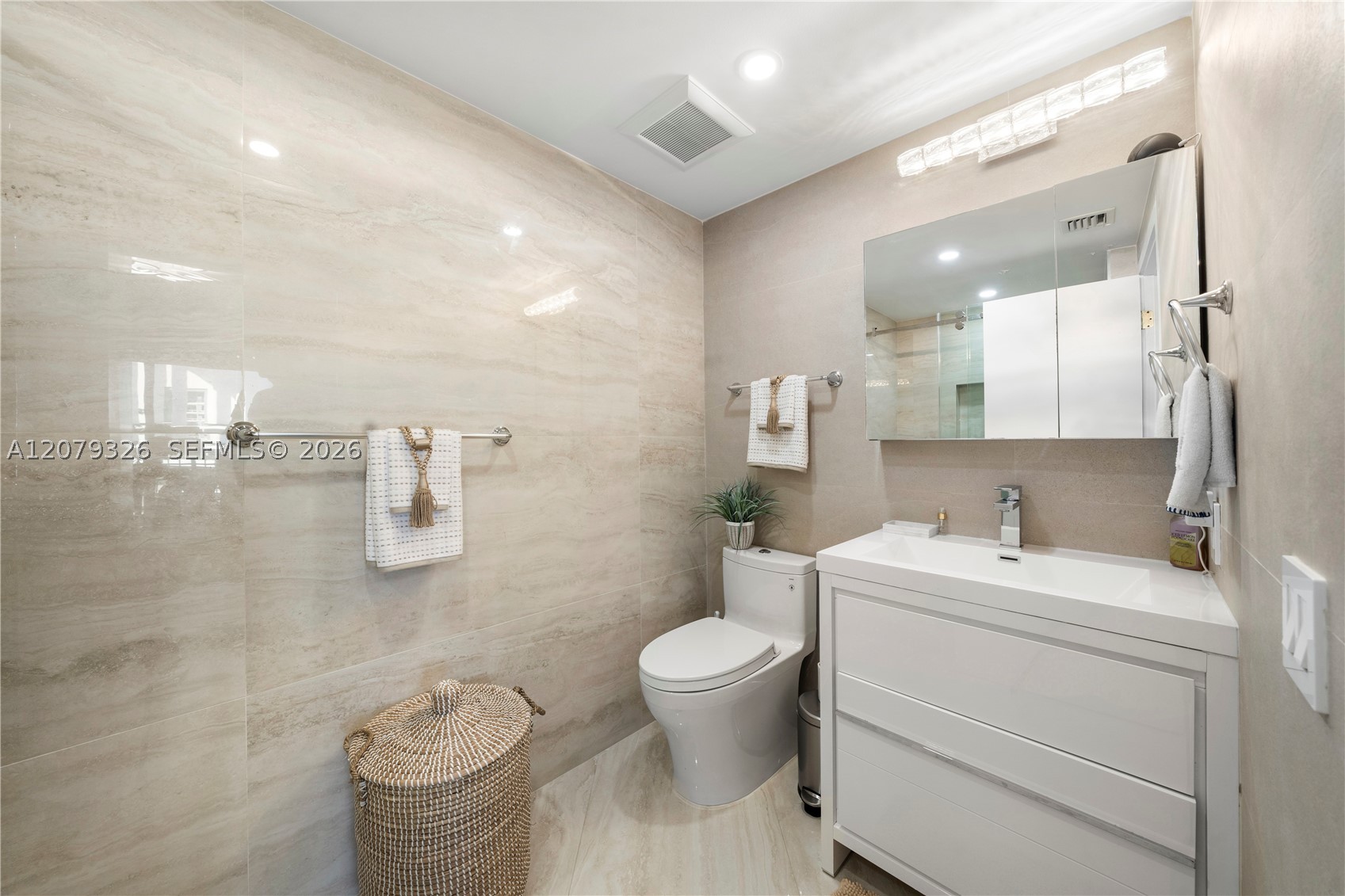701 Brickell Key Blvd #707, Miami FL 33131