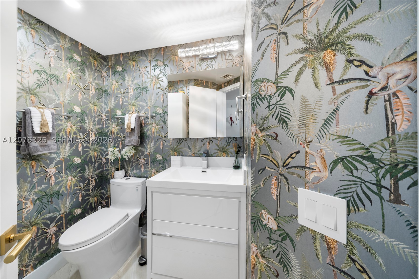 701 Brickell Key Blvd #707, Miami FL 33131