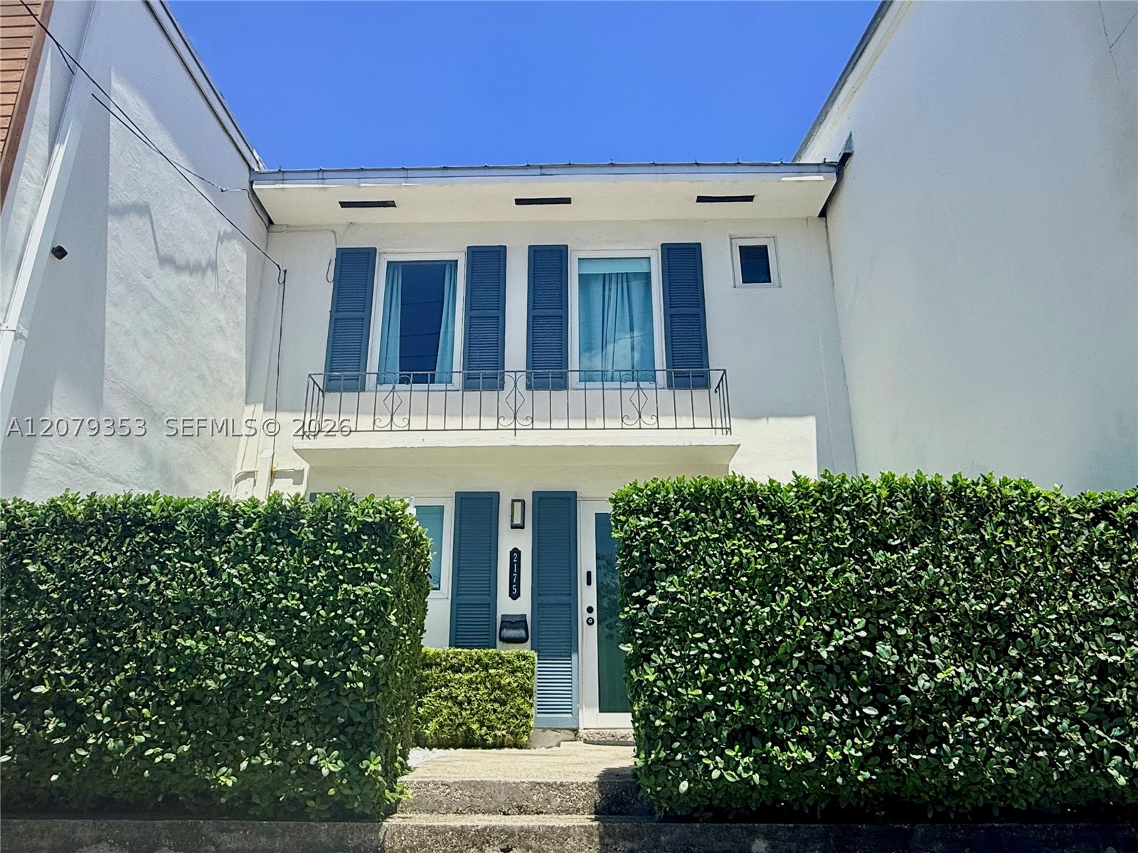 North Miami FL 33181 - A12079353
