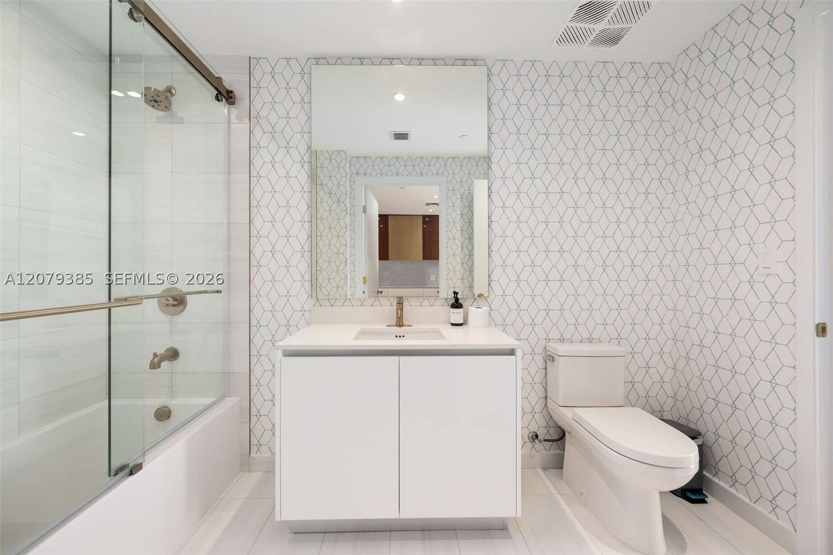 2678 Tigertail Ave #1705, Miami FL 33133