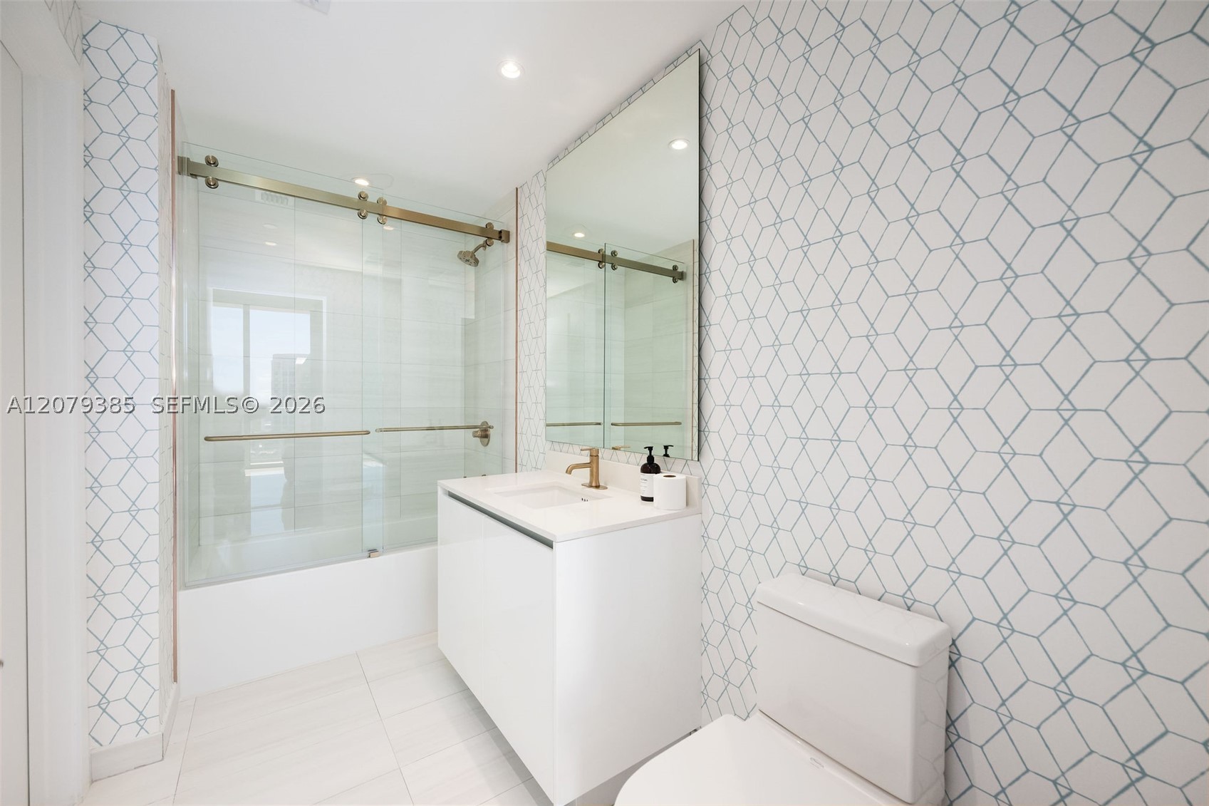 2678 Tigertail Ave #1705, Miami FL 33133