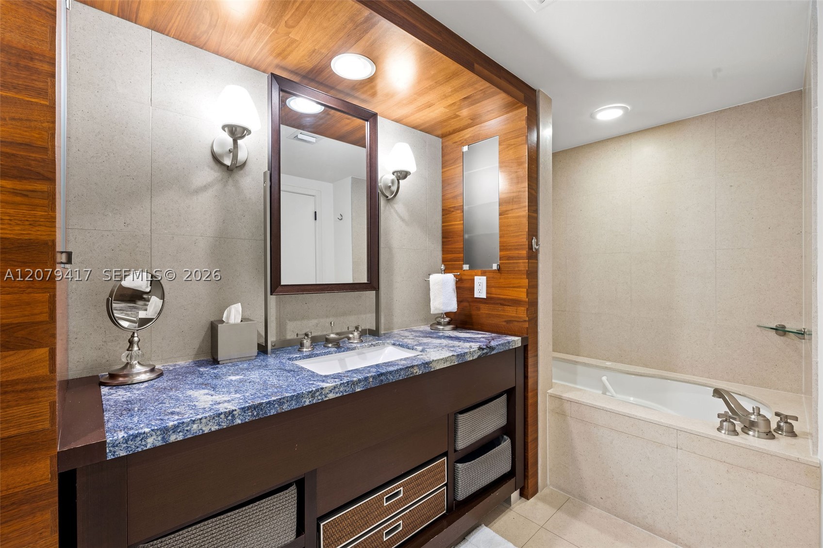6801 Collins Ave #1401, Miami Beach FL 33141