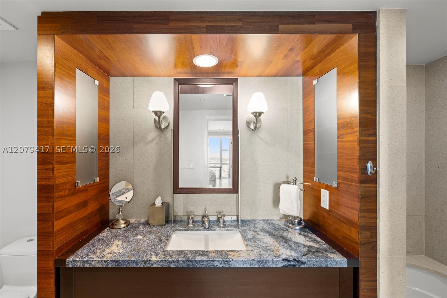 6801 Collins Ave #1401, Miami Beach FL 33141
