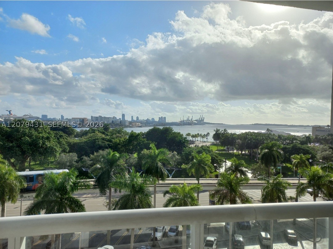 50 Biscayne Blvd #707, Miami FL 33132