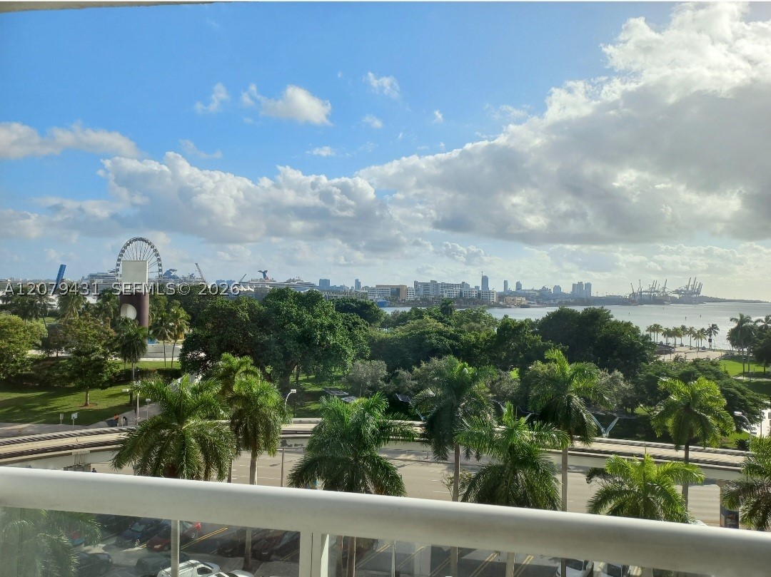 50 Biscayne Blvd #707, Miami FL 33132