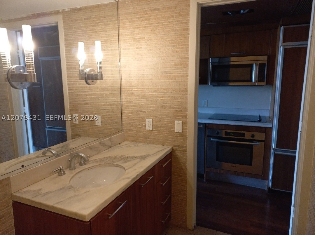 50 Biscayne Blvd #707, Miami FL 33132