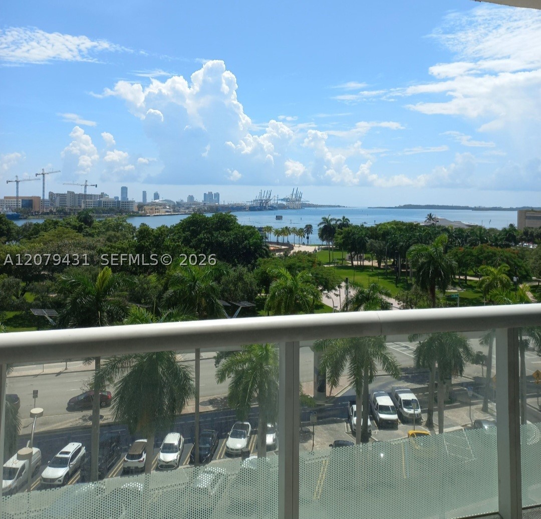 50 Biscayne Blvd #707, Miami FL 33132