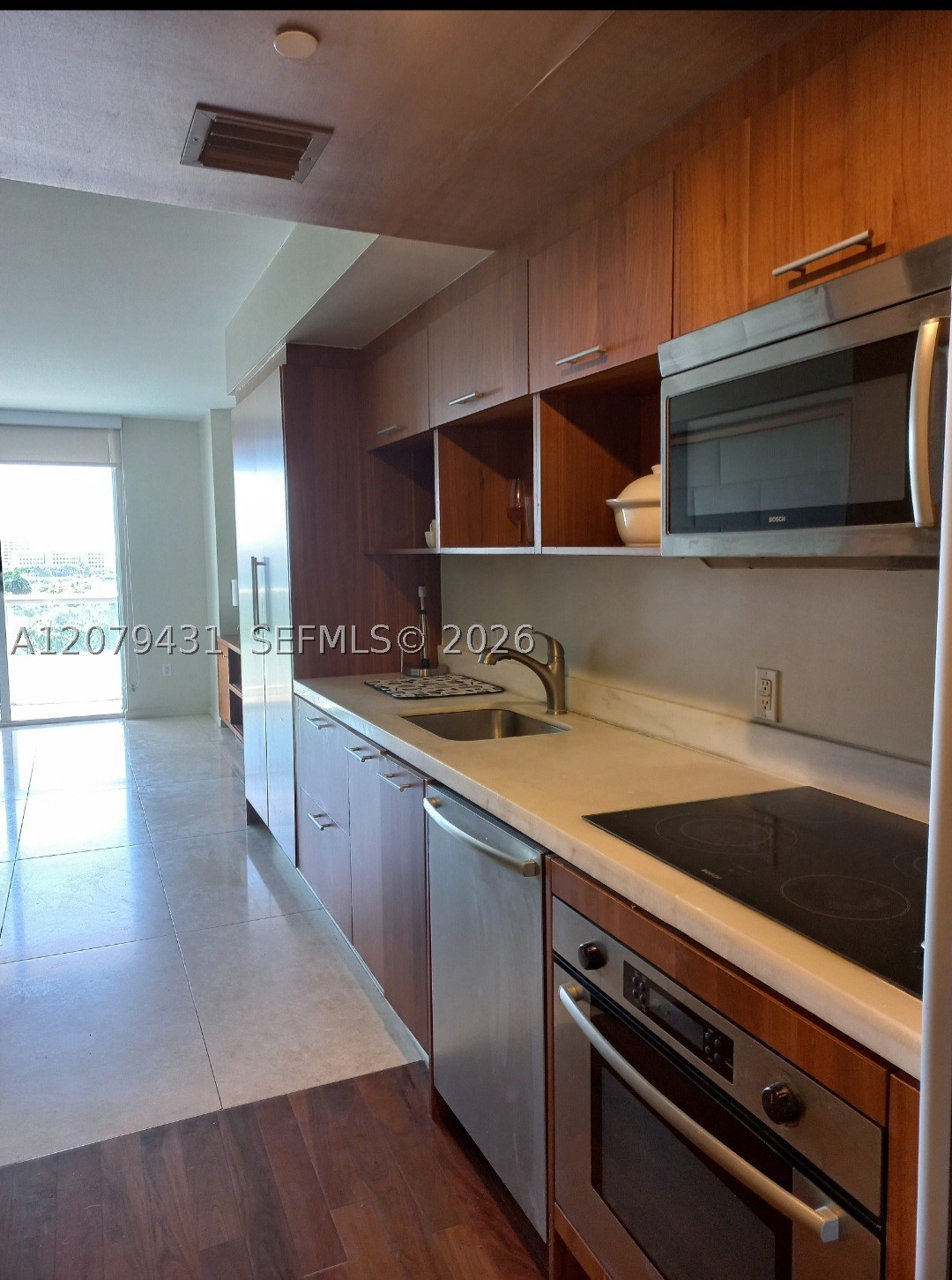 50 Biscayne Blvd #707, Miami FL 33132