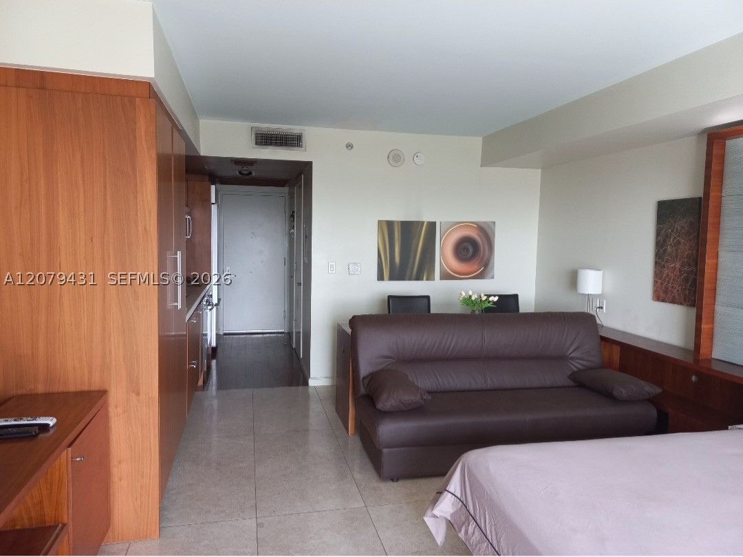 50 Biscayne Blvd #707, Miami FL 33132