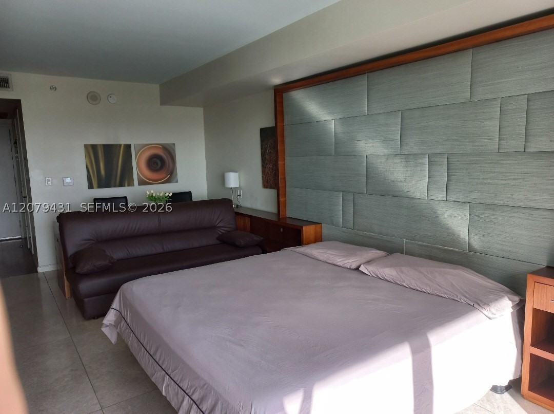 50 Biscayne Blvd #707, Miami FL 33132