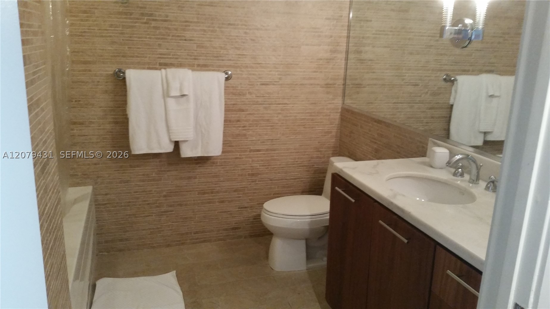 50 Biscayne Blvd #707, Miami FL 33132