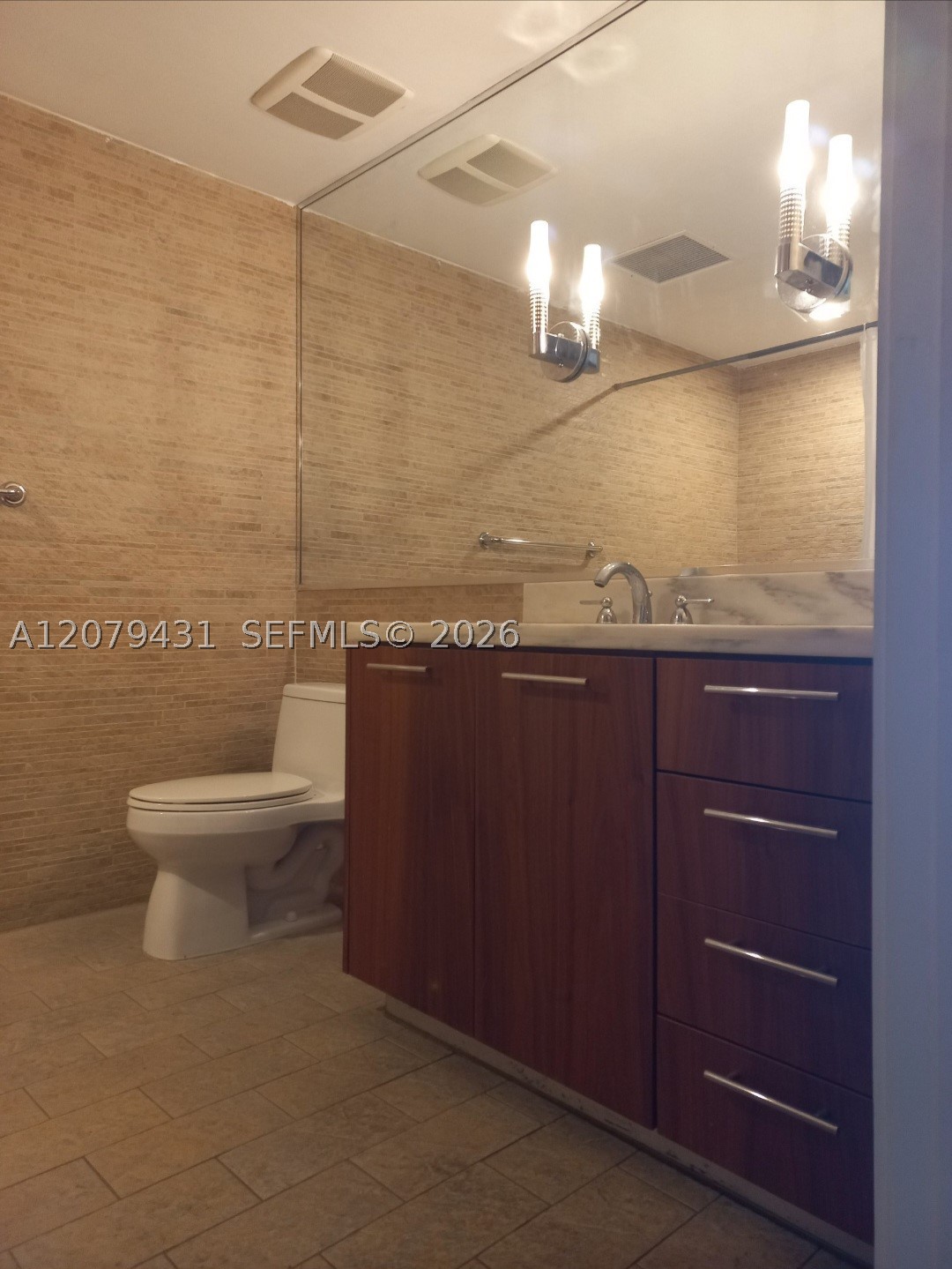 50 Biscayne Blvd #707, Miami FL 33132