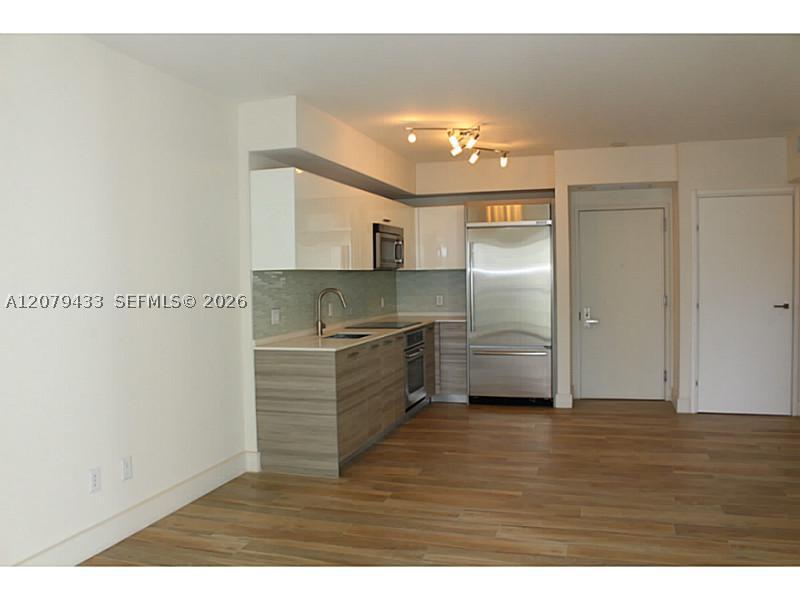 1300 Brickell Bay Dr #1008, Miami FL 33131
