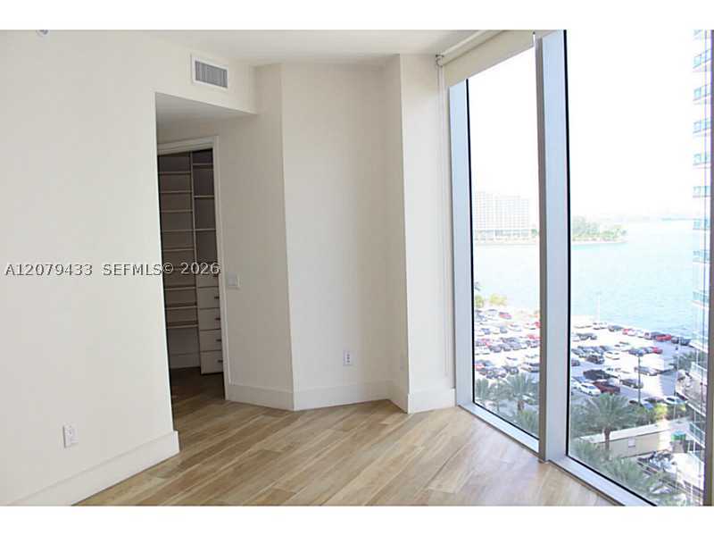 1300 Brickell Bay Dr #1008, Miami FL 33131