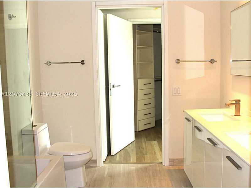 1300 Brickell Bay Dr #1008, Miami FL 33131