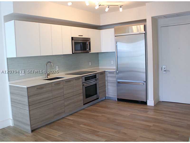1300 Brickell Bay Dr #1008, Miami FL 33131