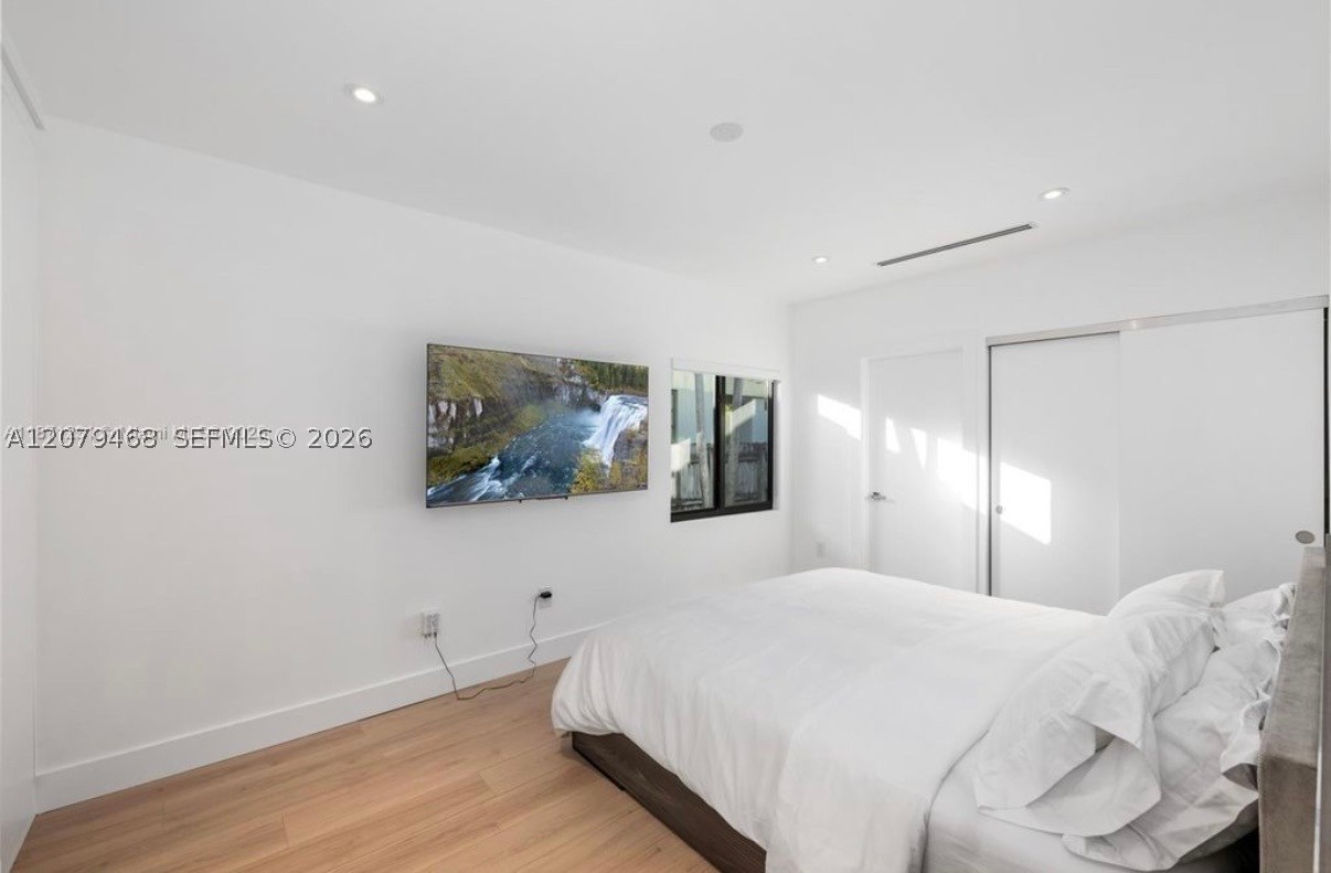 900 W 47th Ct, Miami Beach FL 33140