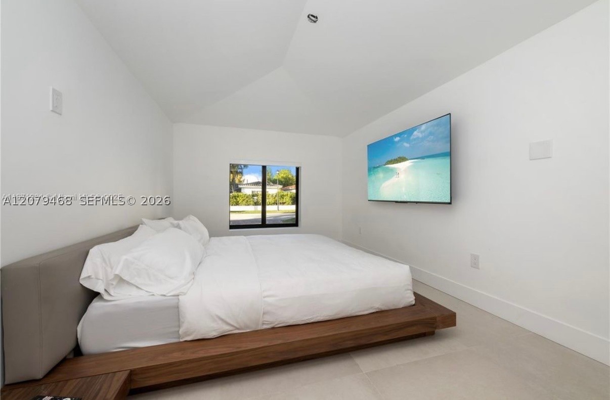 900 W 47th Ct, Miami Beach FL 33140