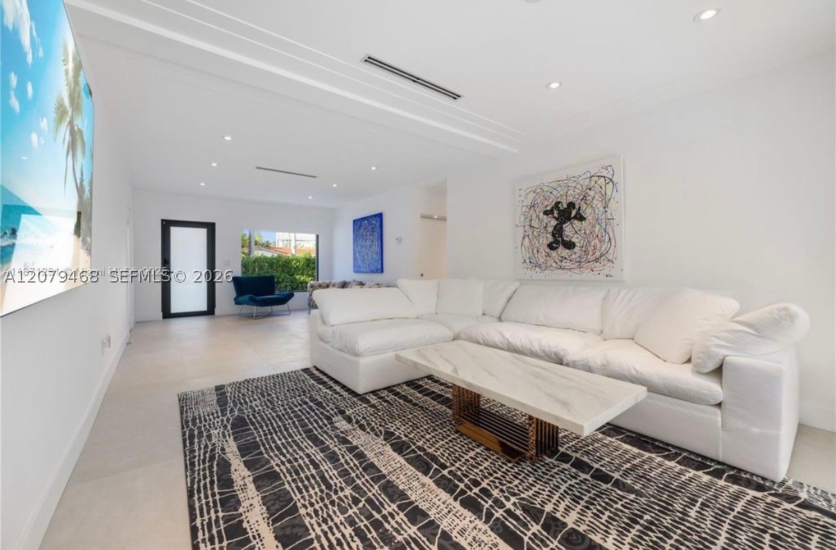 900 W 47th Ct, Miami Beach FL 33140