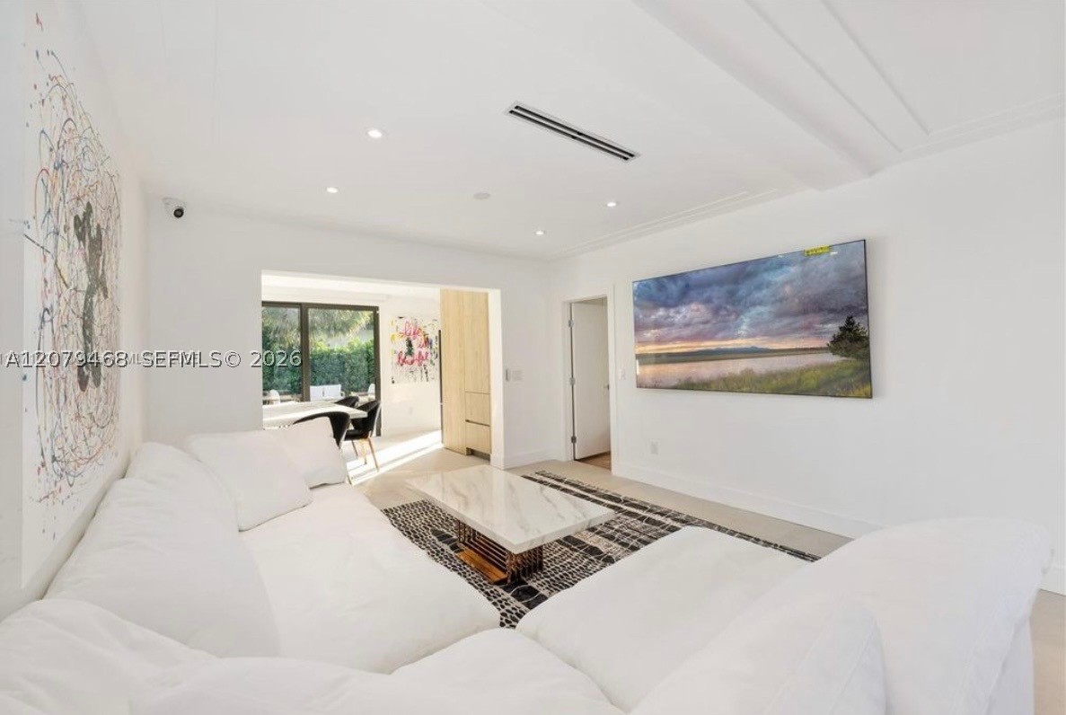 900 W 47th Ct, Miami Beach FL 33140