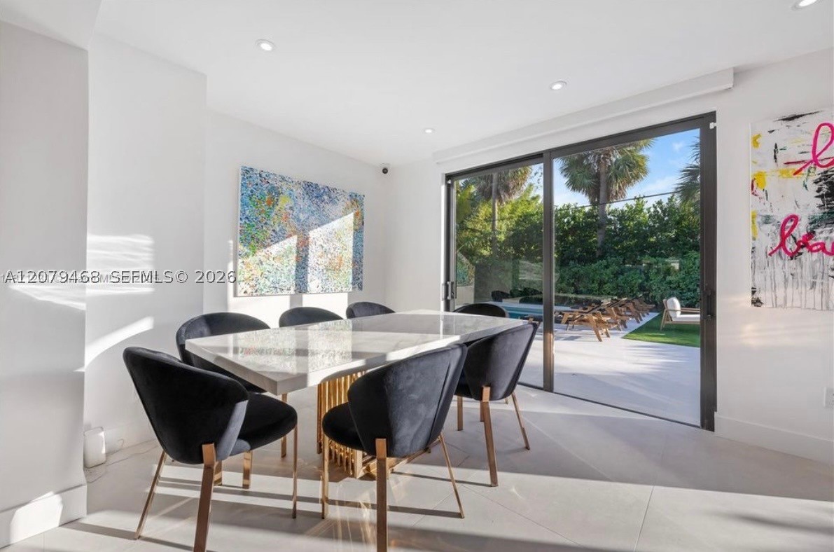900 W 47th Ct, Miami Beach FL 33140