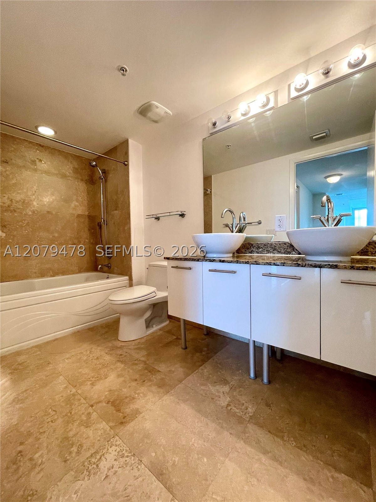 41 SE 5th St #2405, Miami FL 33131