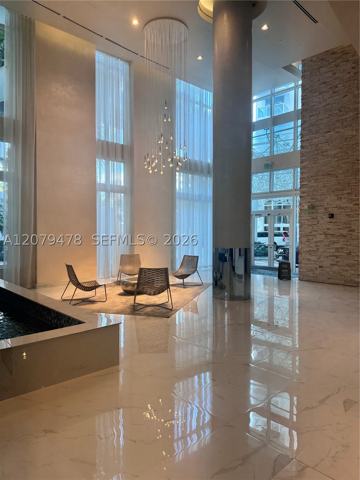 41 SE 5th St #2405, Miami FL 33131