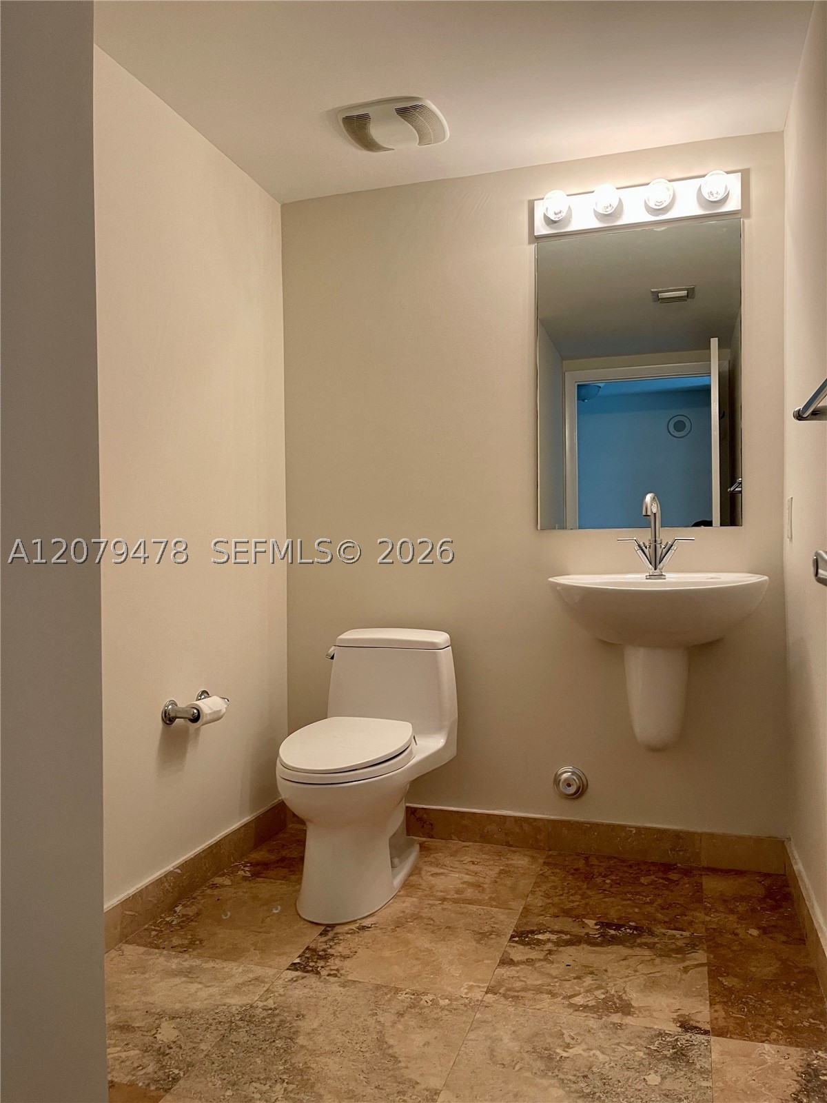 41 SE 5th St #2405, Miami FL 33131