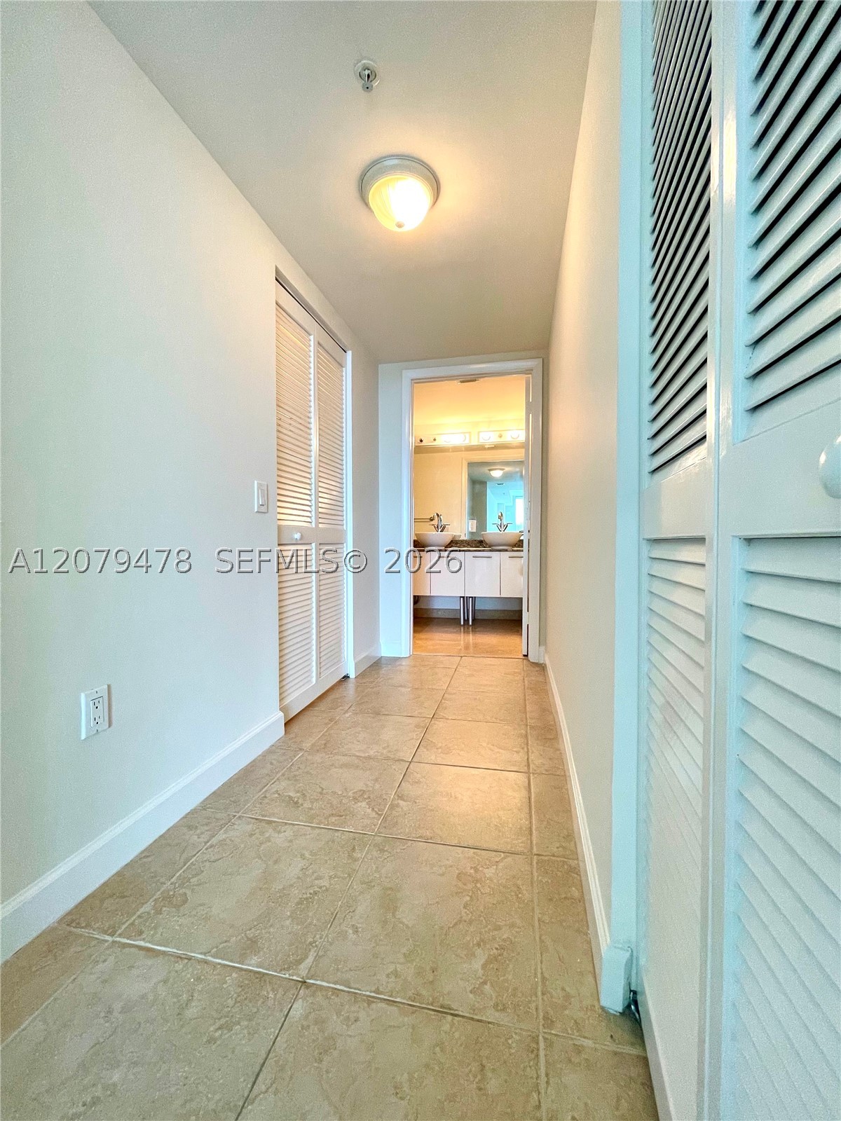 41 SE 5th St #2405, Miami FL 33131