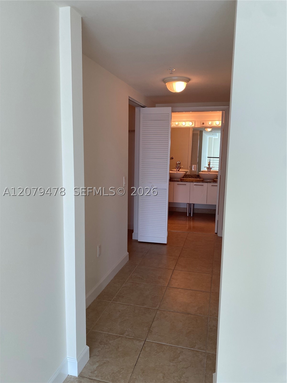 41 SE 5th St #2405, Miami FL 33131