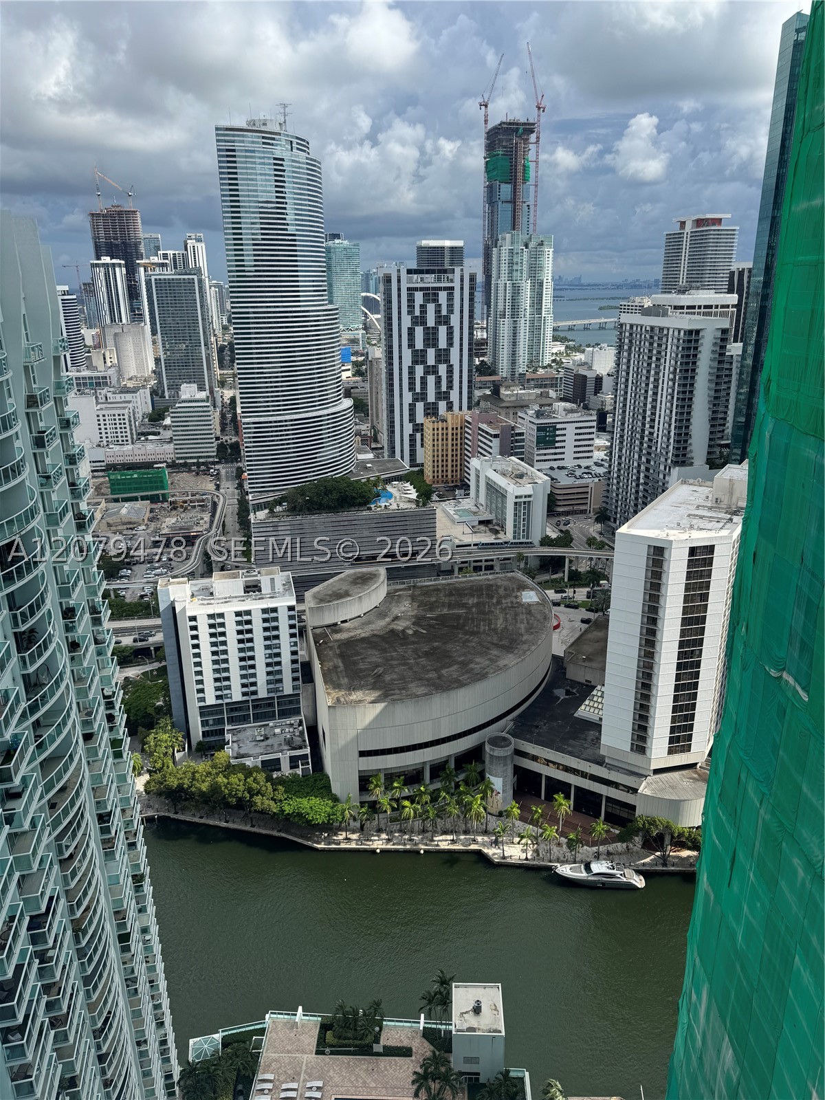 41 SE 5th St #2405, Miami FL 33131